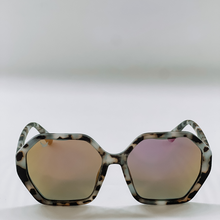 Load image into Gallery viewer, Lady Byrd- Black &amp; Cream Tortoiseshell
